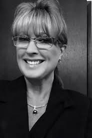 JOIN IN OUR SPRING FOR THE ARTS It's Ɵme to apply…