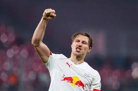 Bayern beats Cologne and sets a record after smoke stops play in ...