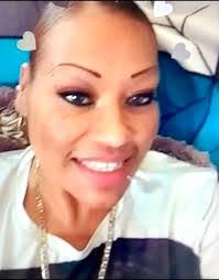 Sandra Moya's Instagram, Twitter & Facebook