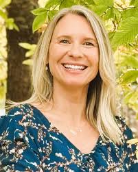 Lisa Wess's Instagram, Twitter & Facebook