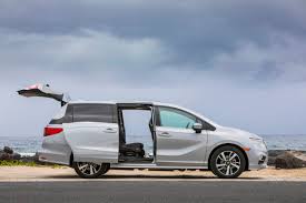 (honda hd digital traffic service only available in the united states, except alaska). 2018 Honda Odyssey Review Family Dad Vs Dude No Kids 2 Opinions