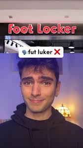 Pronunciation of Foot Locker Explained