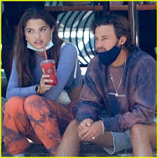 Tumblr is a place to express yourself, discover yourself, and bond over the stuff you love. Cameron Dallas Gets New Sweater From Fan While Out With Gf Madisyn Menchaca Cameron Dallas Madisyn Menchaca Just Jared Jr