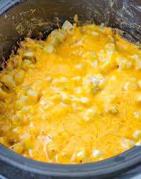 Easy Cheesy And A Family Favorite These Crockpot Cheesy Potatoes Are A No Fail Recipe That Is Perfect For Dinnertime Potlucks Or When You Re In A Hurry And Wa Recipe Food