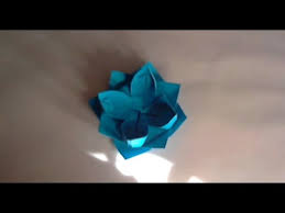 À partir d'une feuille de papier et de quelques plis malins, vous pourrez fabriquer une délicate fleur de lotus en origami. Origami Lotus Fleur Youtube