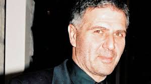 Ένα ζεστό σπίτι το χειμώνα. Poios Menei Shmera Sto Spiti Poy Dolofonh8hke O Nikos Sergianopoylos
