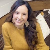 Amber Pettit's Instagram, Twitter & Facebook