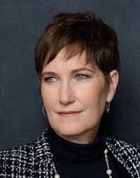 Lindsay Flint's Instagram, Twitter & Facebook