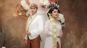 Hmm…, dan tanpa kami duga, nida menawarkan jasa untuk memotret kami. Felicya Angelista Dan Caisar Hito Pemotretan Prewedding Ala Pengantin Jawa Intip Foto Fotonya Halaman All Tribun Solo