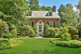 Planter landscaping against foundation water issues keep brick dry, weep holes open space around foundation allows for inspection dear tim: Estate Sale Quaint Charming 3 Bd Brick House W Large Level Grassy Yard Patio Garden Trebach Realty Licensed Real Estate Brokers