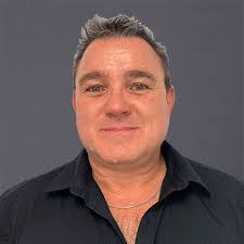 Ian Patten's Instagram, Twitter & Facebook