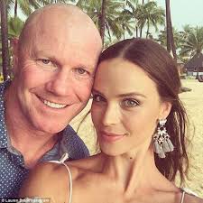 Idol's physical state, height, weight even the hairstyle is followed by the fans. Lauren Brant Targeted By Trolls After Barry Hall S Comments About Leigh Montagna S Pregnant Wife Daily Mail Online