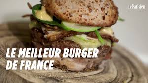 310 professionnels de la restauration se sont inscrits pour la coupe de france du burger organisée cette année sur le thème le goût des régions. Ce Burger Et Son Pain Au Vin Rouge Champion De France 2019 Youtube