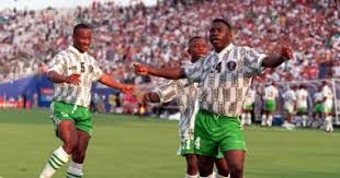 تيشيرت منتخب ايطاليا مع شورت ابيض. Ø¬ÙÙ ÙÙØ±ÙÙÙØ¬ Ø£ÙÙÙØ§Ø´Ù ÙÙØ² Ø´Ø¨Ø§Ù Ø¨ÙØºØ§Ø±ÙØ§ Ø¨ÙØ¯Ù Ø®Ø±Ø§ÙÙ ÙÙ ÙÙÙØ¯ÙØ§Ù 1994 Ø±ÙÙÙ Ø§ÙØ®ÙØ± ÙÙÙØ²