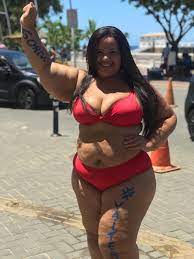 Mulheres fazem ato 'Vai Ter Gorda' no Porto da Barra, em Salvador: 'Foi  libertador' 