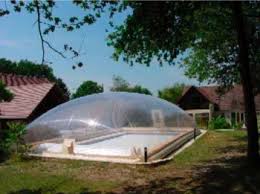 L Abri De Piscine Gonflable Un Concept A Part Dans Le Monde Des Abris
