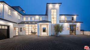 At the age of 18 james bought this bath township property in 2003 and went on to build a 30000. Lebron James New Home In Brentwood Cost 23 Million