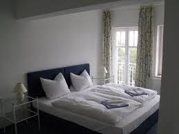 Das haus seeblick verfügt über 9 moderne gästezimmer, die für 2 oder 3 personen (zusätzliches zimmer) in den farben des wassers. Haus Seeblick