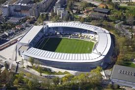 5 o município, com 41,42 km² de área, 6 tem uma população de 237 591 habitantes (2011) [7. Pin Em Soccer Stadiums