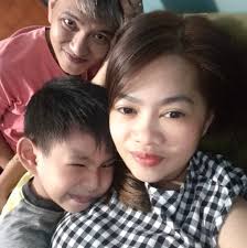 SAKRIPISYO NG MGA GURO NGAYONG NEW NORMAL Sa pagpili ng modular learning  dahil sa kawalan ng maayos na internet access sa kanilang lugar,  kinailangang magbahay-bahay ng mga guro ng Pandan School of