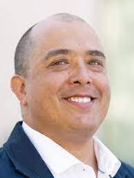 Justin Perron's Instagram, Twitter & Facebook