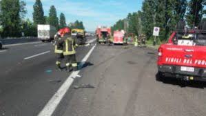 Una macchina che era sull'altra corsia lo ha colpito e sparato contro la nostra. Audi Investe Capriolo In Autostrada Gravissima La Donna Al Volante Foto Video Bolognaindiretta