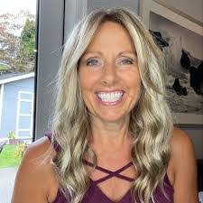 Nicole Burbank's Instagram, Twitter & Facebook