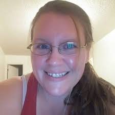 What are some preferences for using trinkets versus custom cutouts in  homecoming mums?