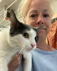 It's Volunteer Appreciation Month, and we are excited to highlight Susan!  For the past 18 incredible years, Susan has been a dedicated and  compassionate part of our volunteer team, contributing over 1,000