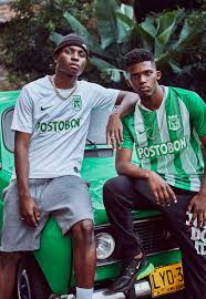 Le club est l'un des 3 seuls du pays (avec les millonarios et santa fe) à avoir évolué durant toutes les périodes de l'histoire de la categoría primera a. Nike Launch Atletico Nacional 2019 Lookbook Soccerbible