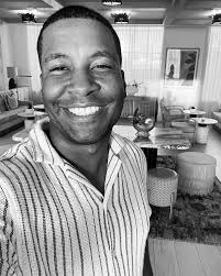 pasa un tiempo conmigo fuera de mi ropa de trabajo amor. puedo cambiar tu  vida ❤️