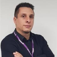 1100+ perfis com “Doug Santana”