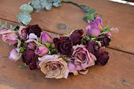 Looking for a good deal on preserved flowers? 15 Crafts Made With Dried Flowers