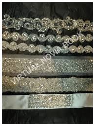 Precioso cinturón de india con el diseño más radiante para usar en tu cintura está fabricado enmetal dorado cuajado de piedras blancas brillantes con colgantes de cadenas y perlas blancas con forma. Limited Time Deals New Deals Everyday Pedreria Para Vestidos De Novia Off 70 Buy
