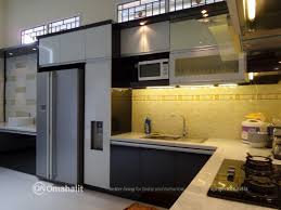 Penggunaan material marmer pada area mini bar membuat tampilan dominasi material kayu pada kitchen set minimalis membuat suasana hangat pada dapur. Desain Interior Kitchen Set Minimalis Konsultan Arsitek Desain Interior Omah Alit Pekalongan Batang Tegal