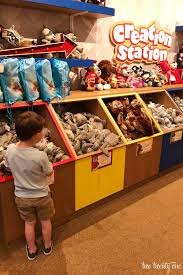 Enjoy a discounted stay, unlimited attractions, dining credits & gifts. Great Wolf Lodge Gurnee