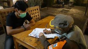We would like to show you a description here but the site won't allow us. Tak Pakai Masker Saat Nongkrong Di Cafe Medellin Sim Pria Ini Ditahan Satpol Pp Petukangan Utara Tribun Jakarta