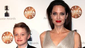 Und ich hab schon viele bilder über angelina jolie ungeschminkt gesehen und kann dir nur beiflichten ich finde sie nicht besonders und sie ist auch nicht schön wenn sie ungeschminkt ist. Angelina Jolie Geschlechtsumwandlung Von Tochter Shilo Steht Bevor Intouch