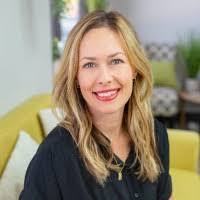 Calli Cox's Instagram, Twitter & Facebook