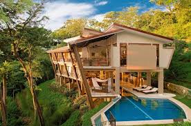 Dapat dilihat desain ini memiliki bukaan yang cukup besar pada area kamar tidur dan dapur. 7 Inspirasi Rumah Tropis Modern Yang Pas Untuk Indonesia