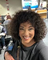 I love a comfy outfit for travel— Peace Love World for the win!! 🙌🏽 What  do you wear when you're