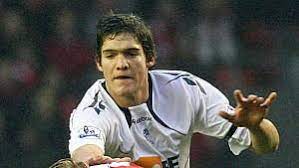The first player on the bench that can fit into the team. Bolton Profi Rast In Mauer Frau Tot