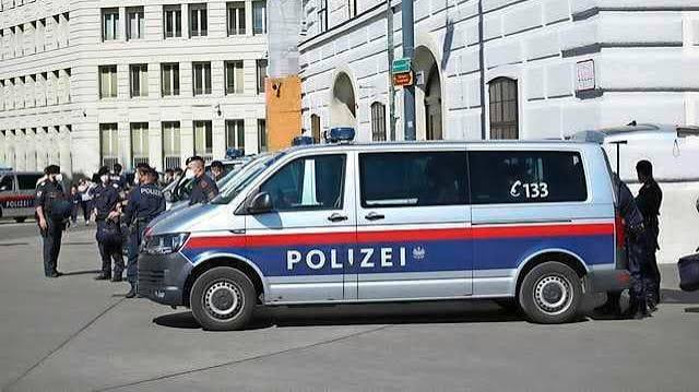 Vermiste baby dood aangetroffen in de buurt van Oostenrijks ziekenhuis, moeder verdacht van moord | De Telegraaf