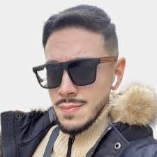 David Valladares (@D_J_V_11)