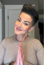 Trimmy trim trim! #pixiegrowout #shorthairideas #foryou #buzzcut