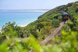 Facing northeast and just one mile east of st ives, the beach rarely has any surf so makes for an ideal spot for families with toddlers as the sea here is perfect for swimming. Carbis Bay Ferienhaus Cornwall