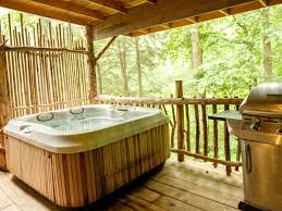 In addition, a large grassy field provides ample room for overflow camping for tent and car campers. Red River Gorge Cabin Company Butterfly Suite