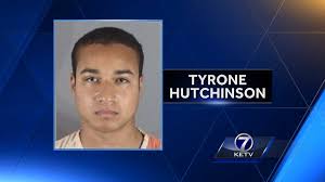 Witness: Man stabbed woman in apartment parking lot