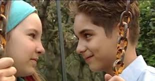 Belinda starred as child protagonist, playing the twins silvana and mariana, being replaced. Critica Complices Al Rescate 2002 La Usurpadora De Los Ninos