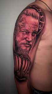 Tatuaje de Ragnar Lodbrok: Arte del Realismo